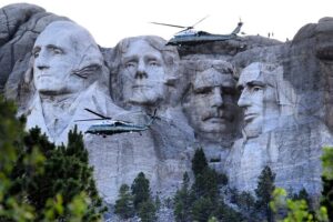 Read more about the article #MarineOne flying over the crowd at #MountRushmore    
.
.
.
#america #trump2020…