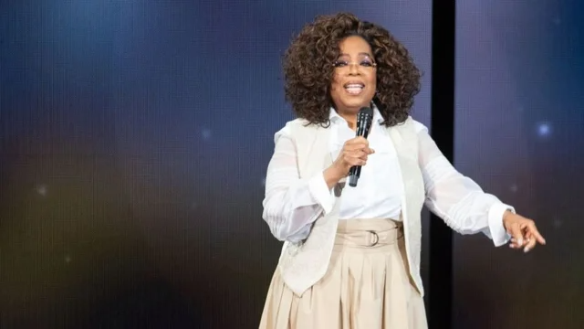 Read more about the article Oprah sells most of her stake in OWN channel to Discovery