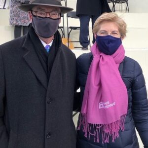 Read more about the article Elizabeth Warren loves killing babies so much she wore a scarf honoring Planned Parenthood.