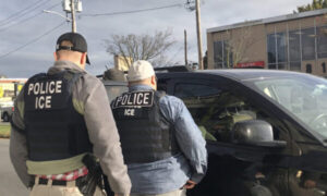 Read more about the article US Marshals, ICE â€˜Reevaluateâ€™ Operations on Sex Offenders After Biden Deportation Freeze