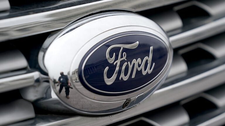 Read more about the article Union warns Ohio workers that Ford plans to move new vehicle construction to Mex