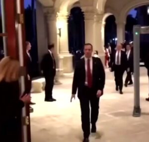 Read more about the article Trump rolls into Mar-a-Lago last night like the G that he is. The music >>