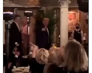 Read more about the article President Trump and His Family Receive a Standing Ovation at Mar-a-Lago on Easter Weekend (Video)