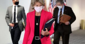 Read more about the article Poll: Alaska Senator Murkowski losing ground to 2022 GOP challenger, poll