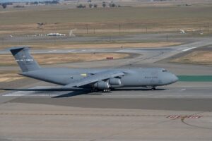 Read more about the article #whileyouweresleeping, a @usairforce C-5M Super Galaxy departed @Travis60AMW, to