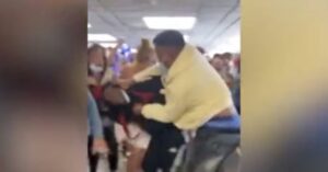 Read more about the article Fight Breaks Out at Miami Airport After Mask Dispute