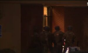 Read more about the article UPDATE: 4 hostages have been released from the Wells Fargo bank as night falls i