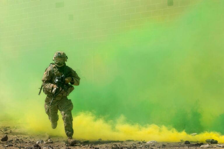 Read more about the article Through the haze.
An @IDArmyNationalG soldier participates in a training exercis