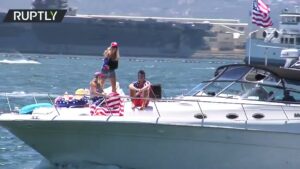 Read more about the article Trump supporters celebrate his 75th birthday at Trumparilla boat parade in San D