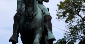 Read more about the article Charlottesville to remove Lee, Jackson statues, five years after original request