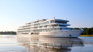 Read more about the article 120 Passengers To Be Evacuated By Coast Guard After American River Cruise Ship Runs Aground