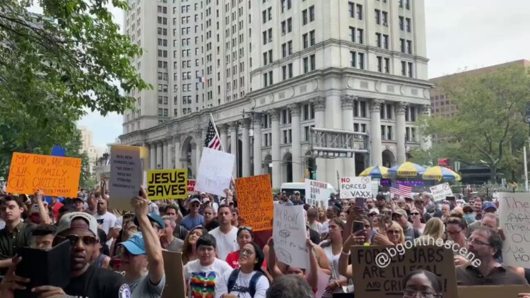 Read more about the article “No Nazi pass!” chants in New York at today’s protest against the vaccine pass a