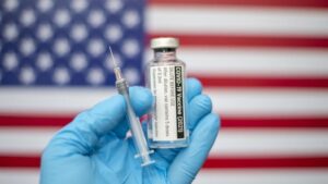 Read more about the article Study Finds The Most Highly-Educated Americans Are Also The Most Vaccine-Hesitan