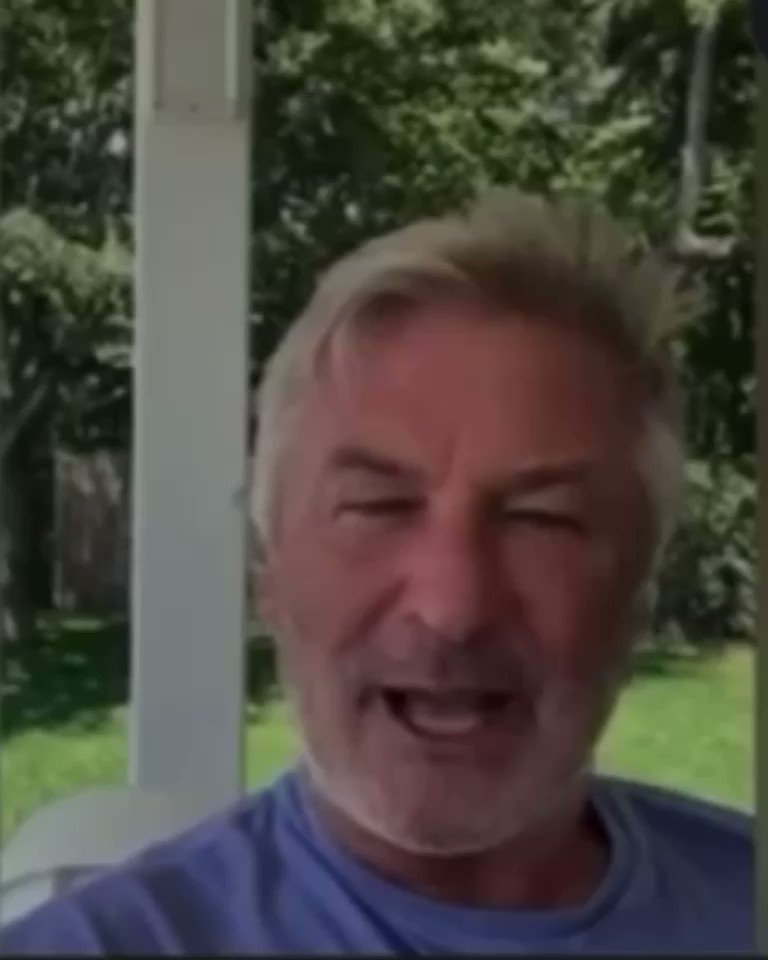 You are currently viewing Alec Baldwin red-pilling about Jeffrey Epstein + island, celebs who *might’ve* b