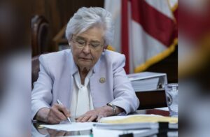 Read more about the article #Alabama’s @GovernorKayIvey signed an executive order to demand state agencies d