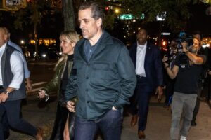 Read more about the article Hunter Biden gets testy when asked about infamous laptop outside NYC gallery