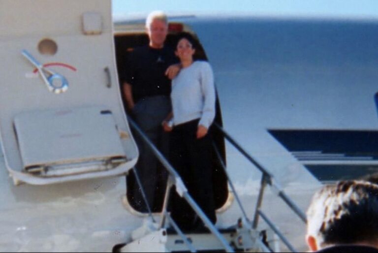 Read more about the article Ghislaine Maxwell and Bill ClintonCheck this out @TrackerTrial