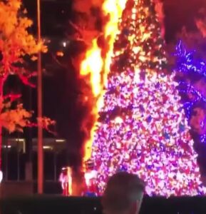 Read more about the article 🚨 BREAKING: The Fox News Christmas Tree is on fire in NYC!  Authorities believe it’s arson