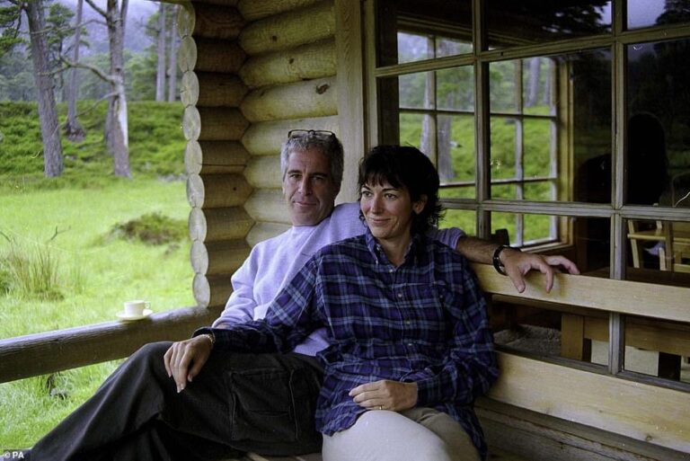 Read more about the article Photos released in court today at the Maxwell case, one shows Jeff and Ghis at a log cabin at Balmoral in 1999