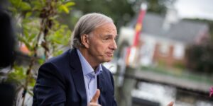 Read more about the article RAY DALIO WARNS THE FEDERAL RESERVE’S HANDS ARE TIED AND THAT HIGHER UNITED STATES INFLATION IS STICKING AROUND