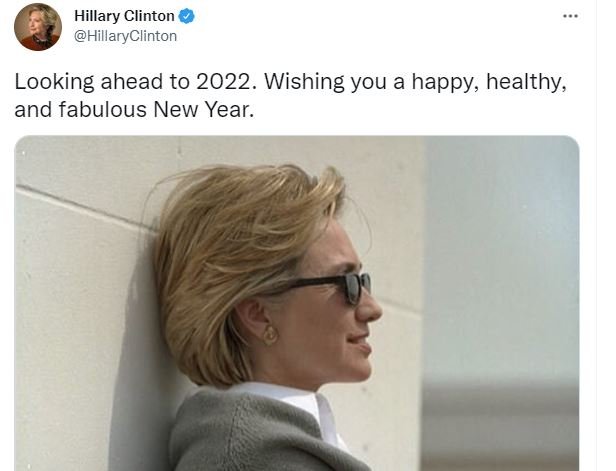 Read more about the article Hillary Clinton Posts Old, Youthful Photo of Herself for New Year’s Eve with Caption “Looking Ahead”