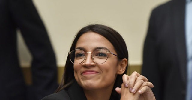 Read more about the article AOC Seen Partying Maskless at Miami Drag Bar amid Controversy