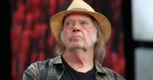 Read more about the article Musician Neil Young’s attempt to force Spotify to censor Joe Rogan’s podcast has