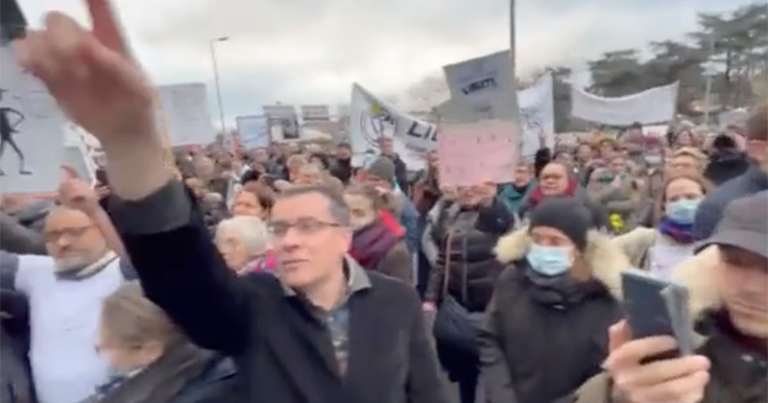Read more about the article French Protesters Surround Pfizer HQ Chanting “Assassins”