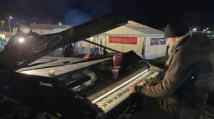 Read more about the article German Pianist Plays a Song for the Rule of Law Foundation Donors in the Refugees Camp on the border of Polish – GNEWS
