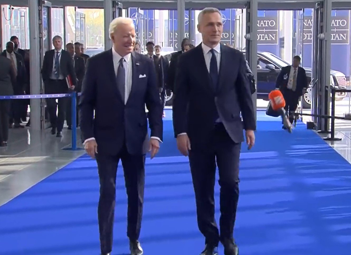 You are currently viewing VIDEO: Joe Biden Can Barely Walk