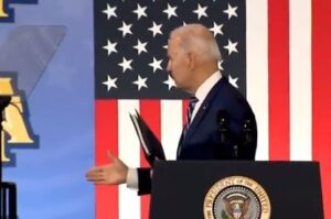 Read more about the article Wow! Biden Finishes Speech Then Turns to Shake Hands with Air