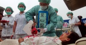 Read more about the article Chinese Doctors are Executing Prisoners by Harvesting Their Organs
