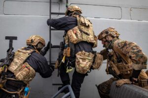 Read more about the article TeamworkMarines from the @USMC and @RoyalMarines conduct VBSS training w