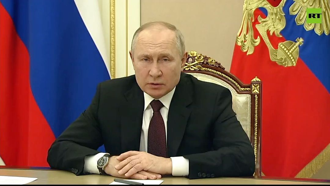 You are currently viewing Putin addresses Ukraine military:

“Take power into your own hands. It seems tha