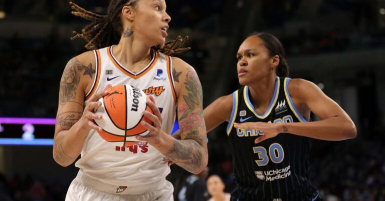Read more about the article Russia extends detention of WNBA star Brittney Griner by a month following court appearance