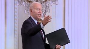Read more about the article Biden Mumbles as He Signs Executive Order ‘Advancing LGBTQI+ Equality’ at Reception For Pride Month (VIDEO)