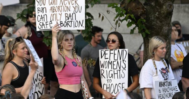 Read more about the article Protests rage nationwide after Roe reversal, Arizona lawmakers say ‘insurrection’ thwarted by police