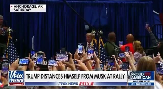 Read more about the article Elon/Flynn bros must be seething – TRUMP DISTANCES HIMSELF FROM MUSK AT RALLY