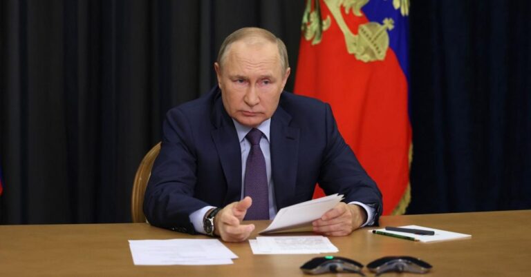 Read more about the article Putin signs into law annexation of Ukraine regions as fighting continues