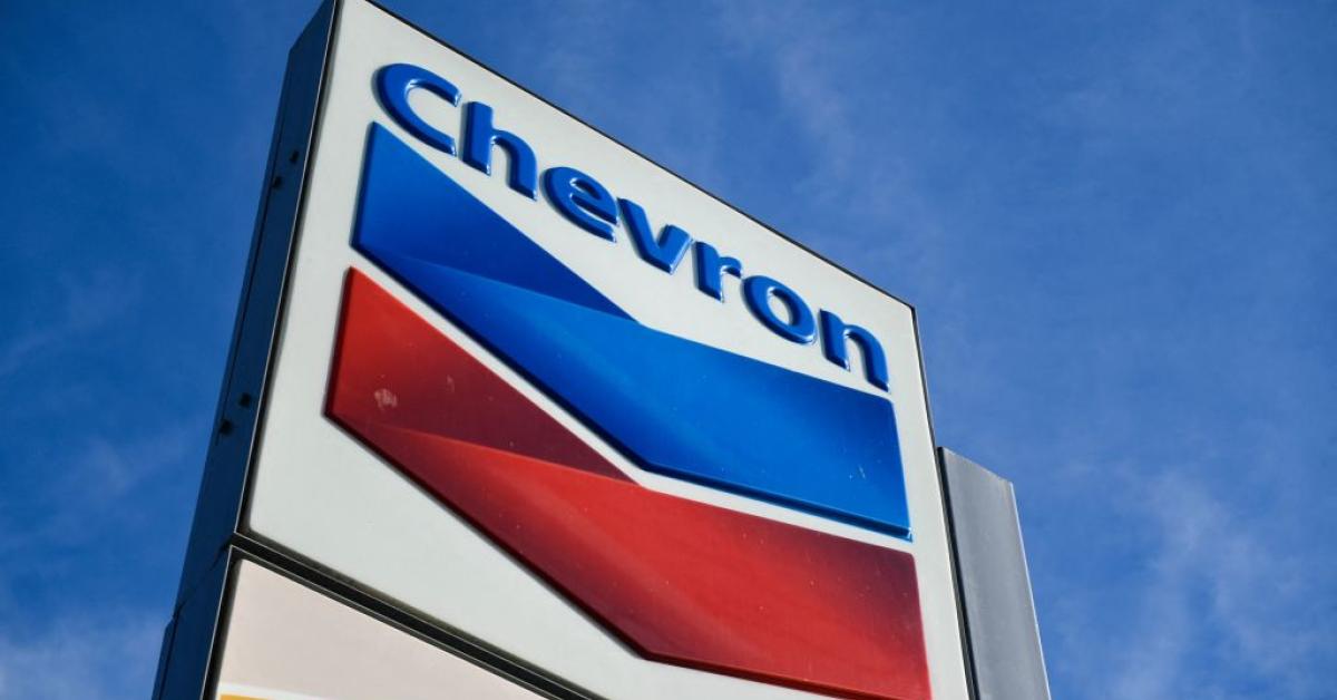 You are currently viewing Amid still-elevated gas prices, Biden prepares to give Chevron license to pump oil in Venezuela