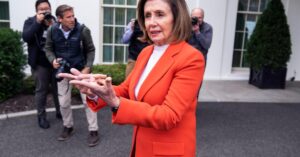 Read more about the article Pelosi announces maximum salary hike for House staffers to over $200,000