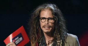 Read more about the article Steven Tyler Removed from Ads for ‘Power of Love’ Gala After Sexual Assault Accusation
