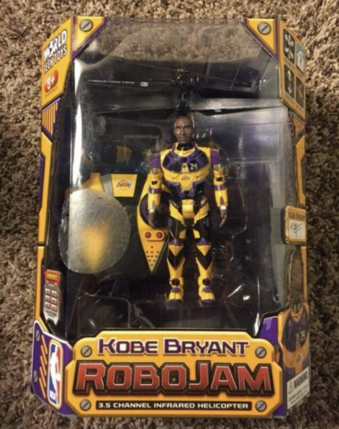 You are currently viewing Kobe Bryant – Robojam toy handout at his last NBA game, April 13, 2016 (what you never knew)